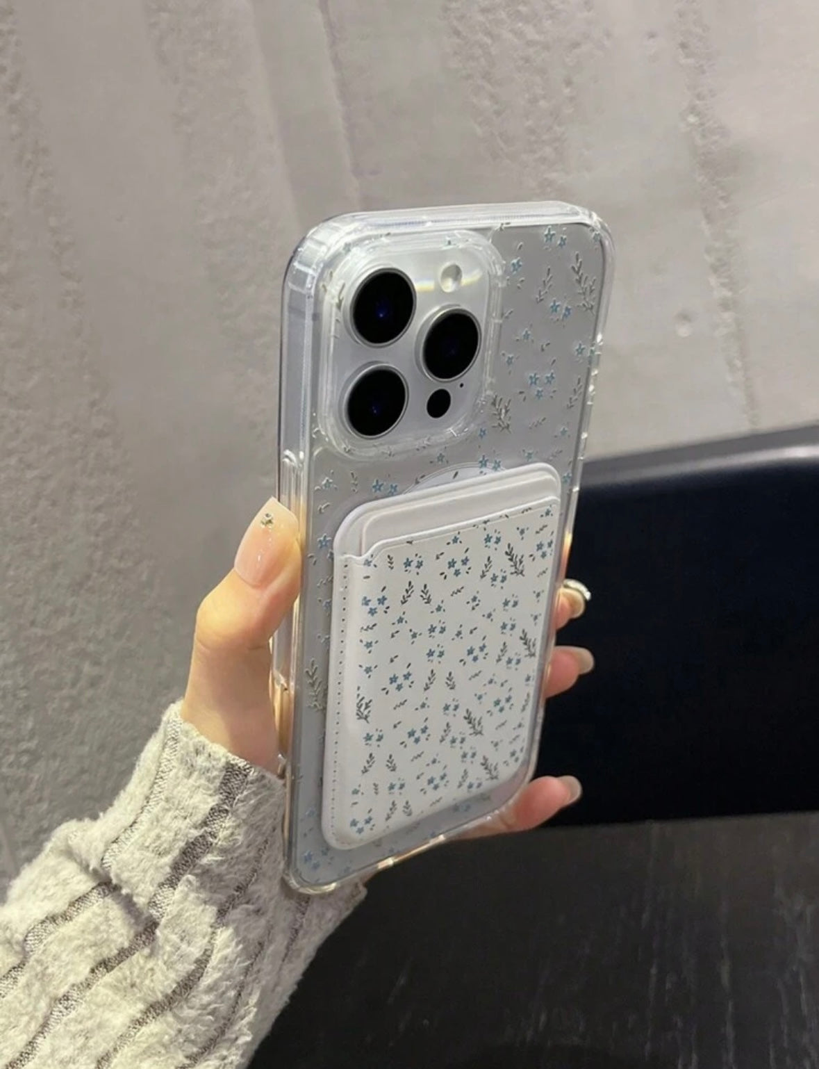 Blue Bloom 2-in-1 Magnetic Wallet Case